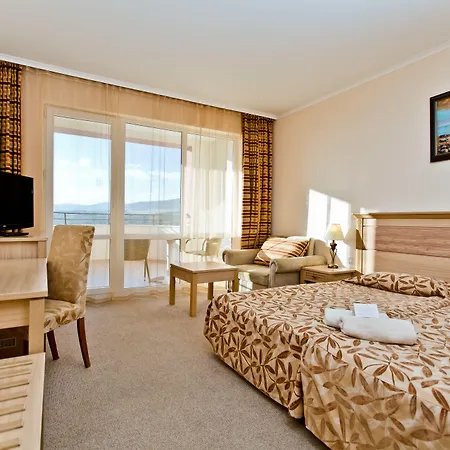 Курортный комплекс Majestic Солнечный берег